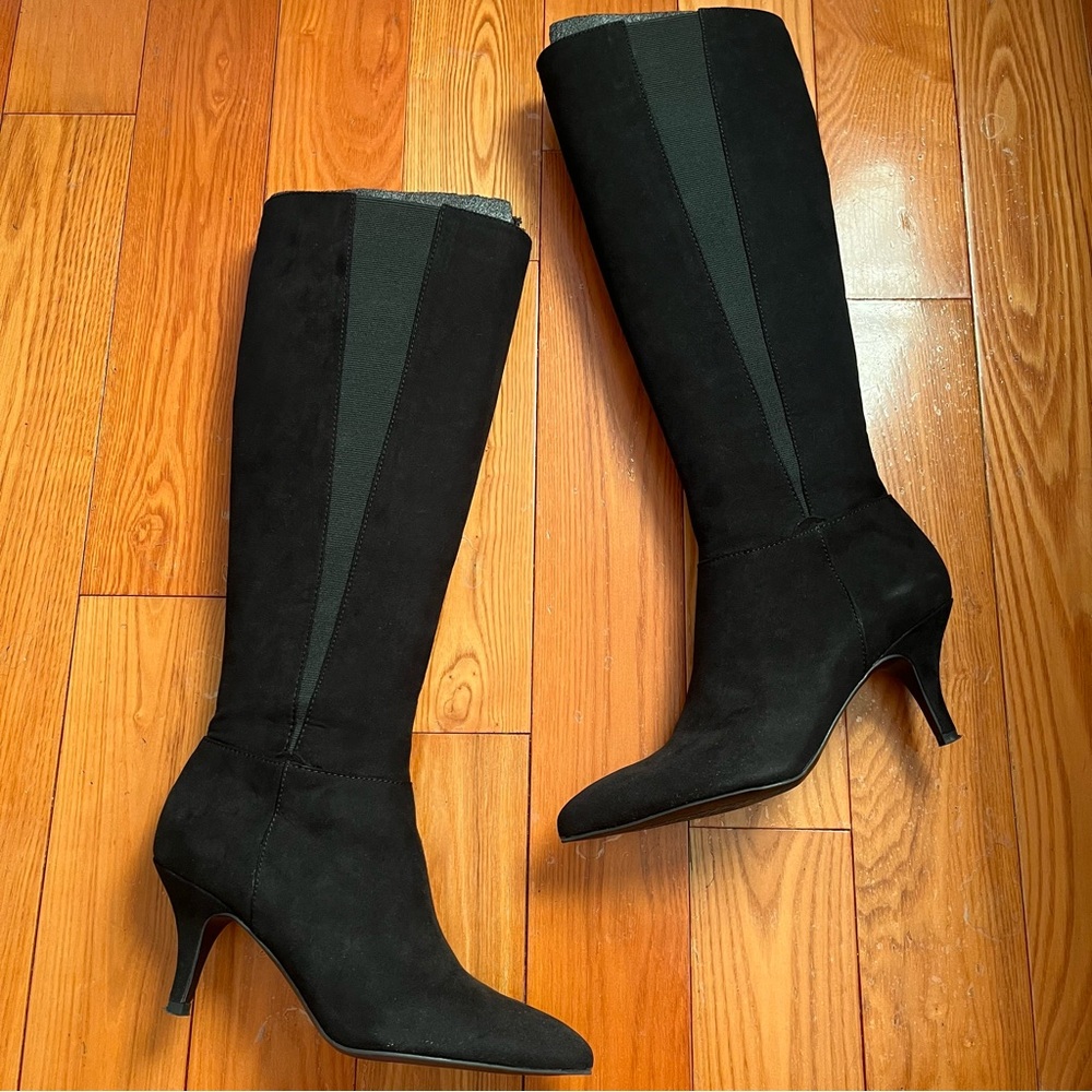 Ellen Tracy Black Suede Boots